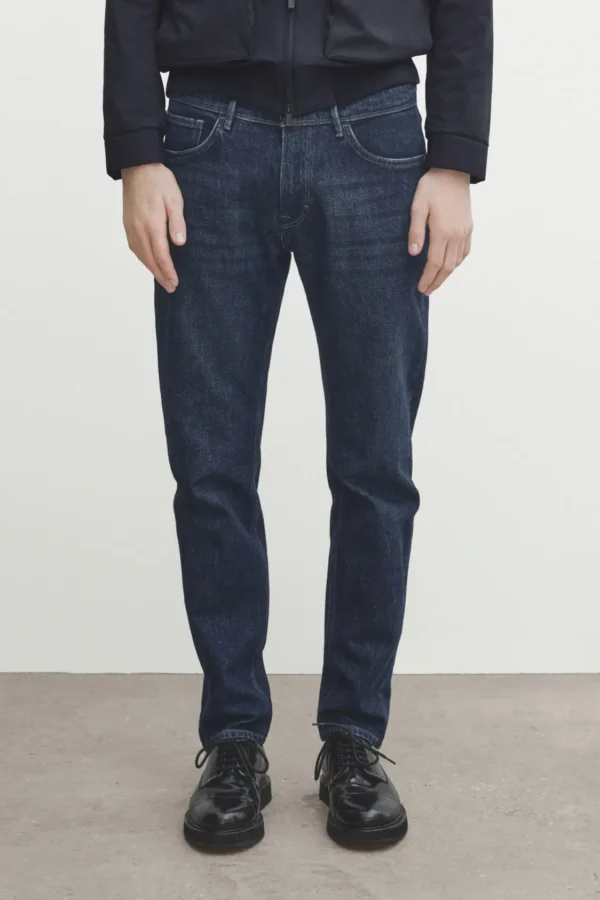 Slim-fit enzymatic jeans