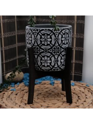 GEOMETRİK ÇİÇEK MOTİFLİ AYAKLI BETON SAKSI
